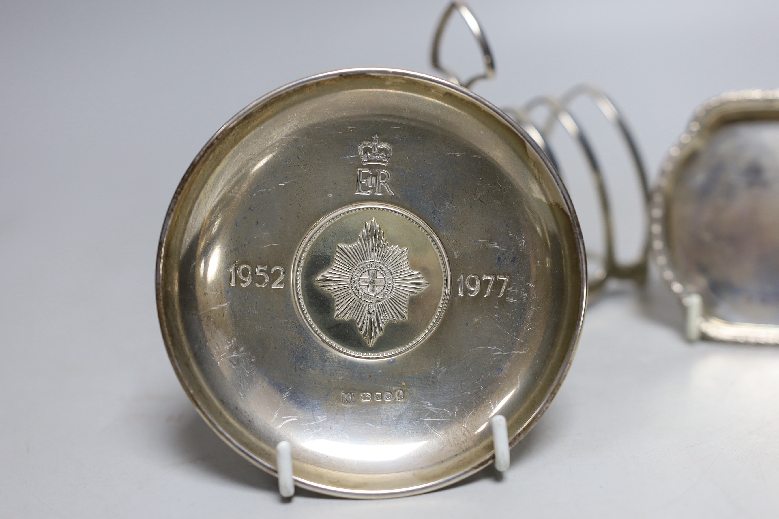 A George V silver seven bar toast rack by William Hutton & Sons, 12.2cm and two silver small pin dishes.